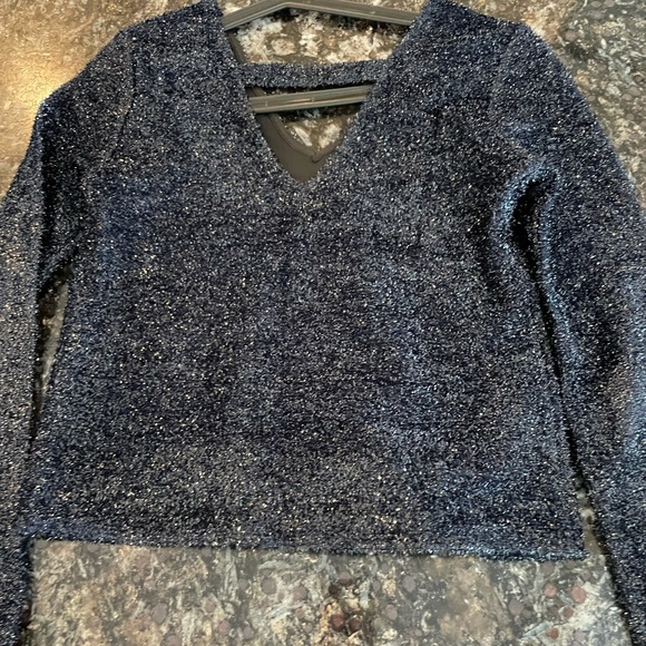 Shiny top - Picture 2 of 5